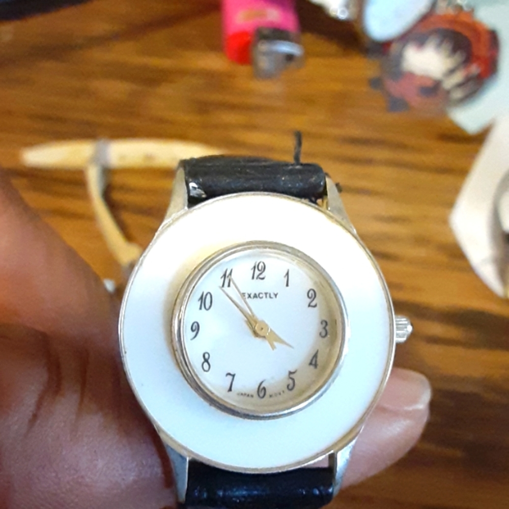 EXACTLY LADIES WATCH NRMINT CONDITION